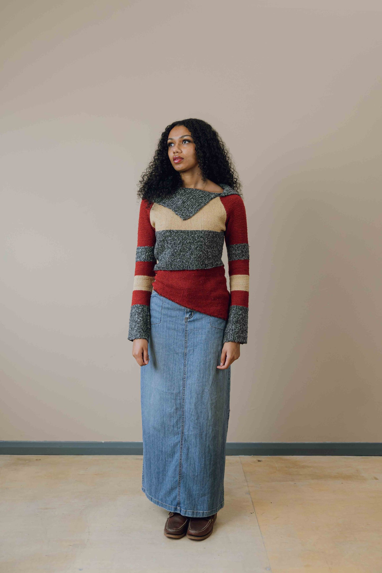 Block colour asymmetric hem jumper