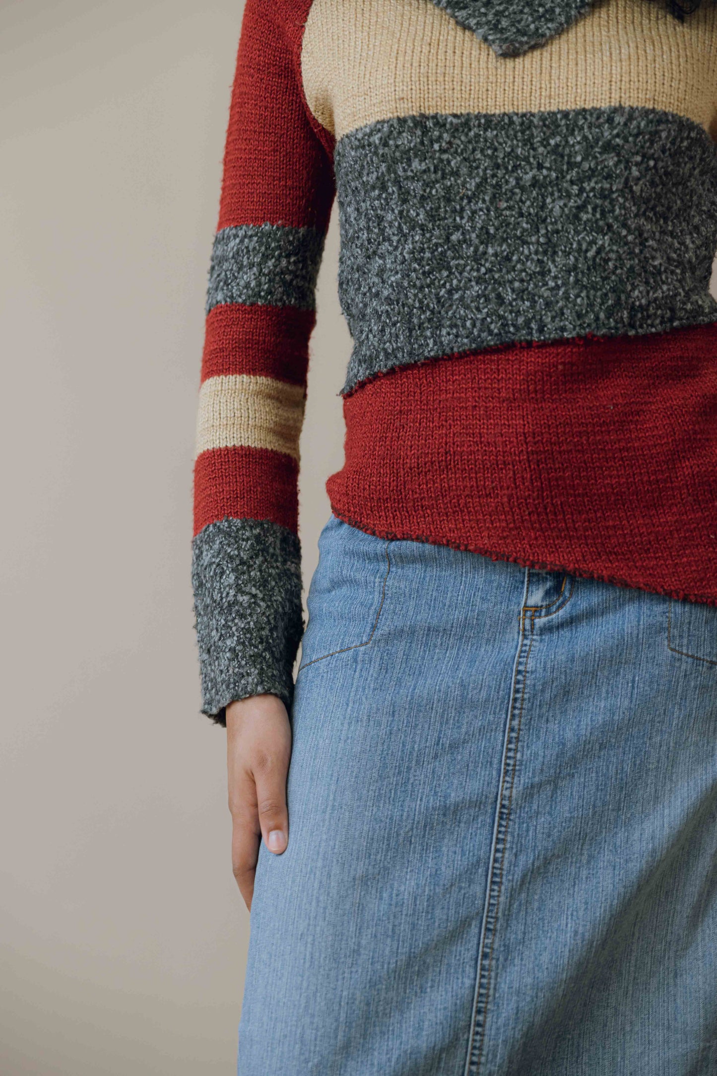 Block colour asymmetric hem jumper