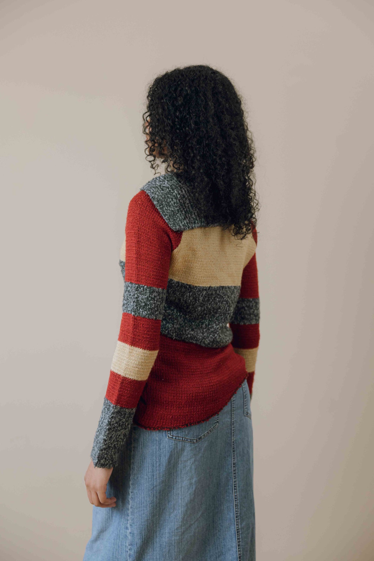 Block colour asymmetric hem jumper