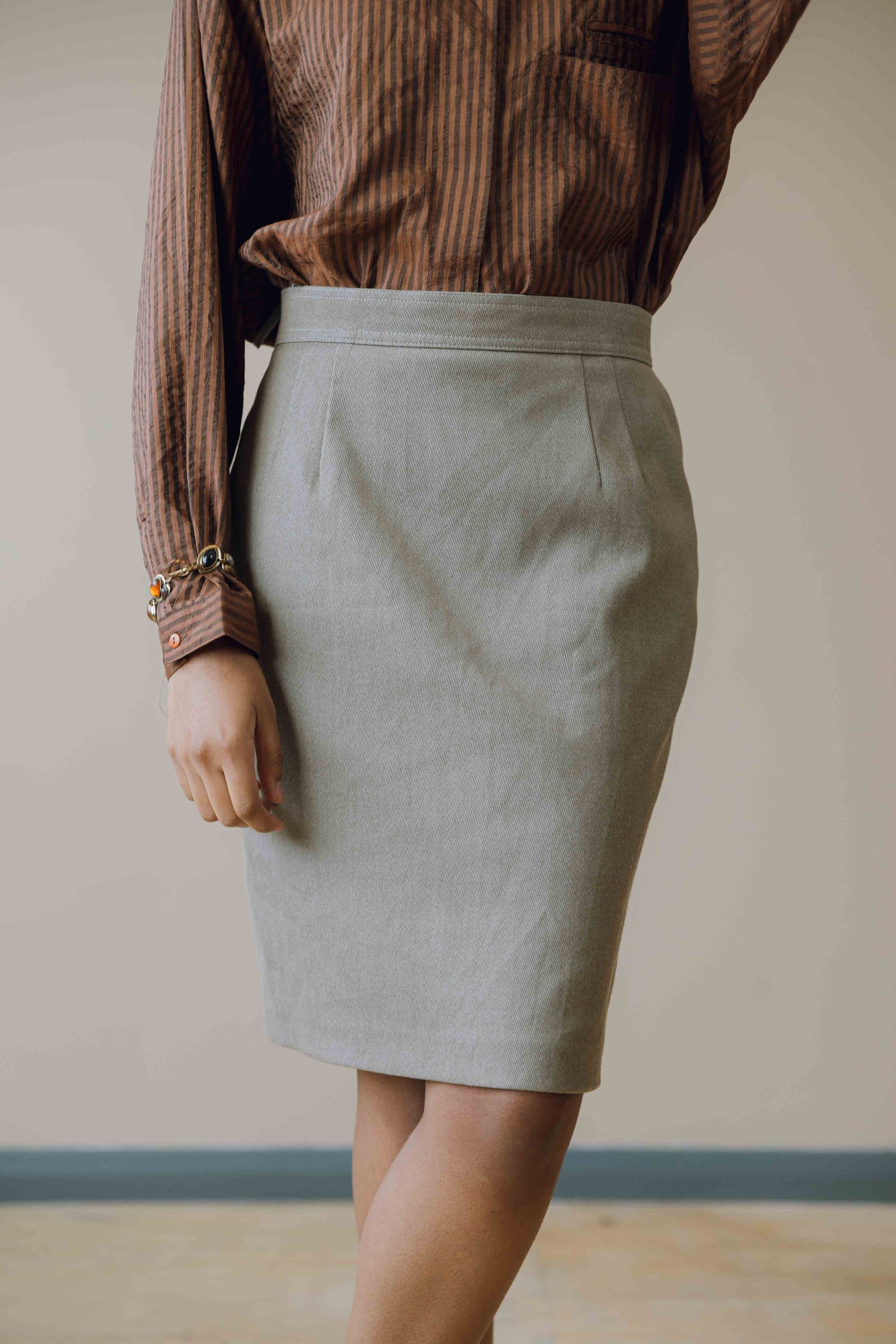 High waisted pencil skirt